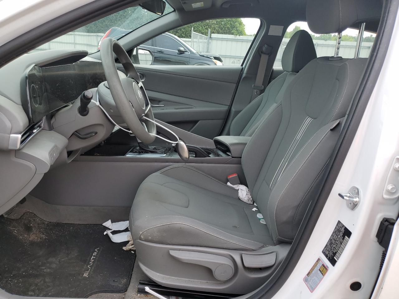 2024 HYUNDAI ELANTRA SE - Фото 7