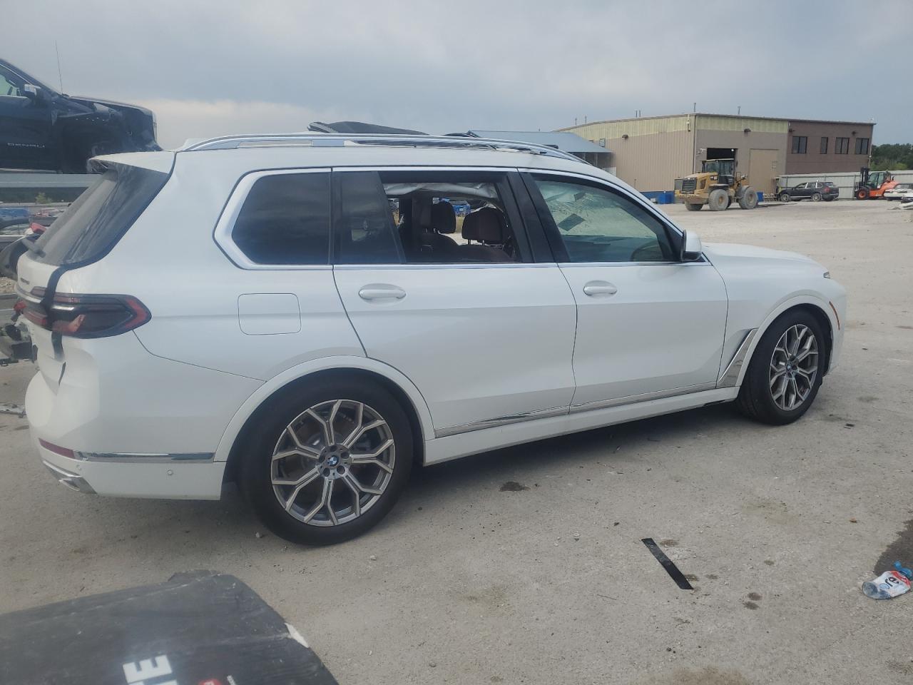 2024 BMW X7 XDRIVE4 - Image 3