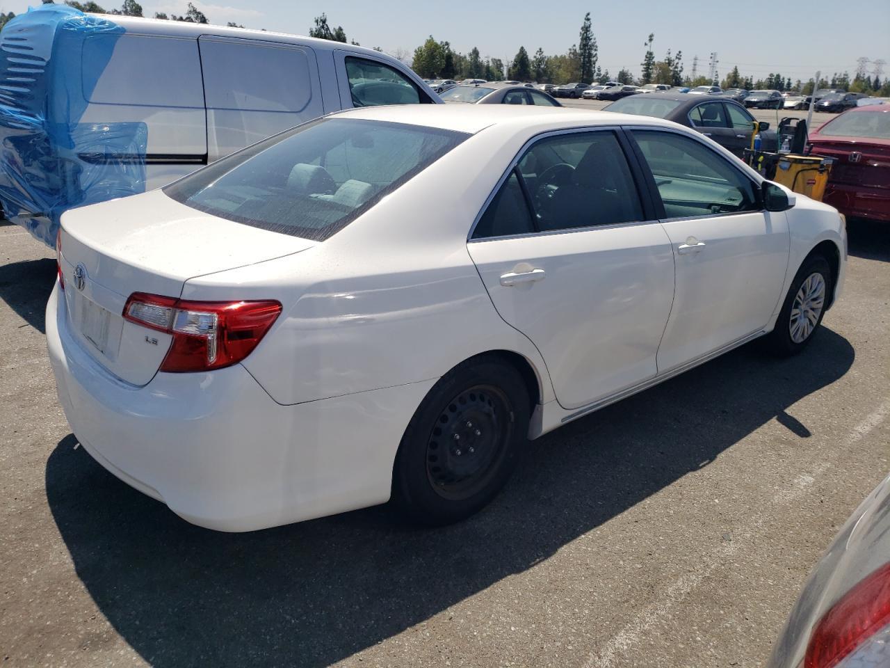 2014 TOYOTA CAMRY L - Фото 3