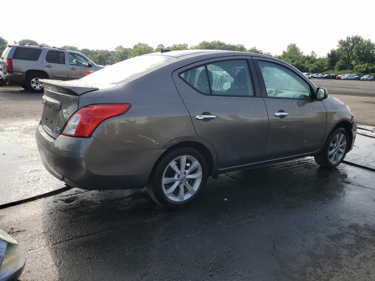 2014 NISSAN VERSA S - Фото 3