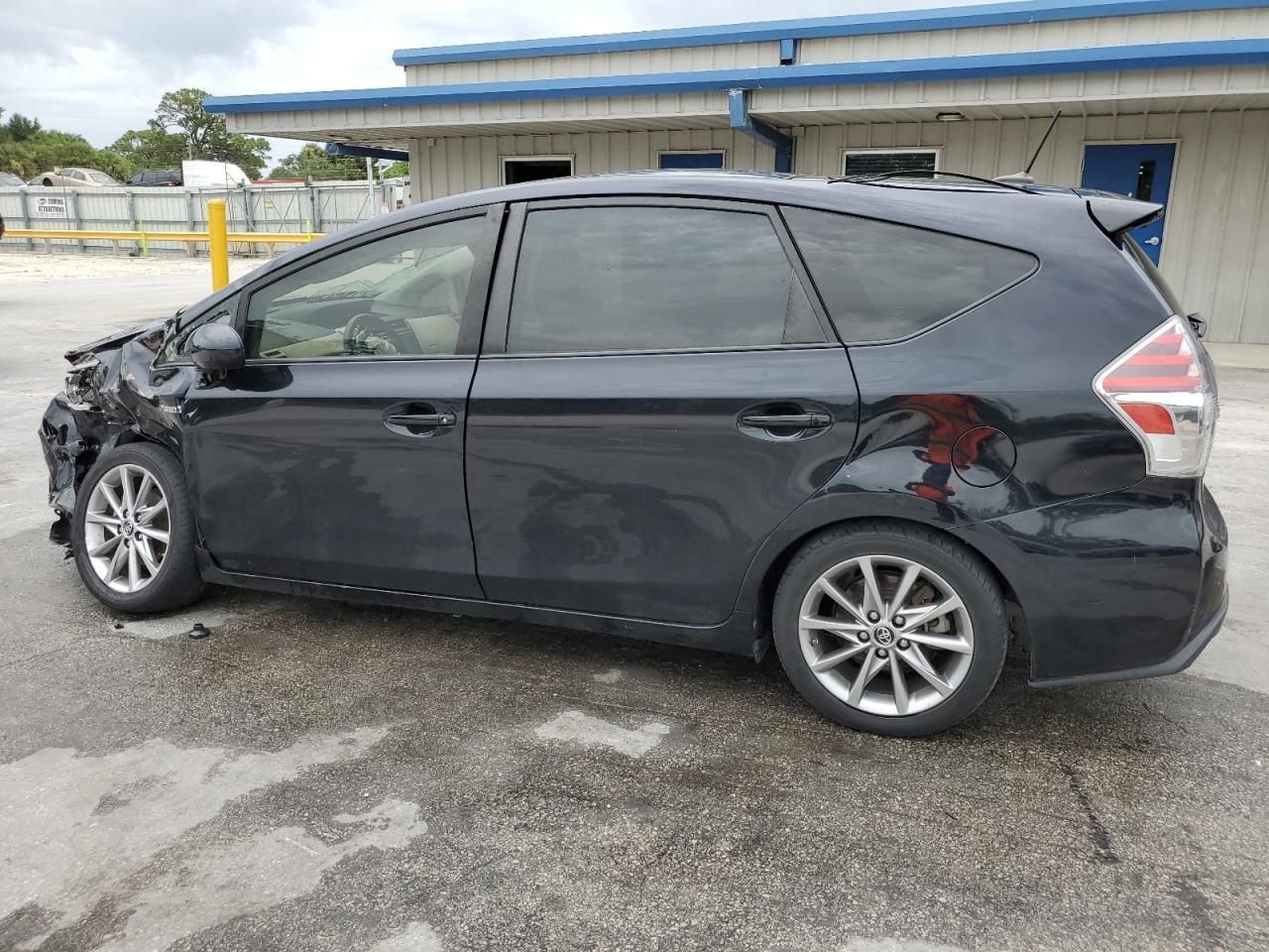 2015 TOYOTA PRIUS V - Фото 2