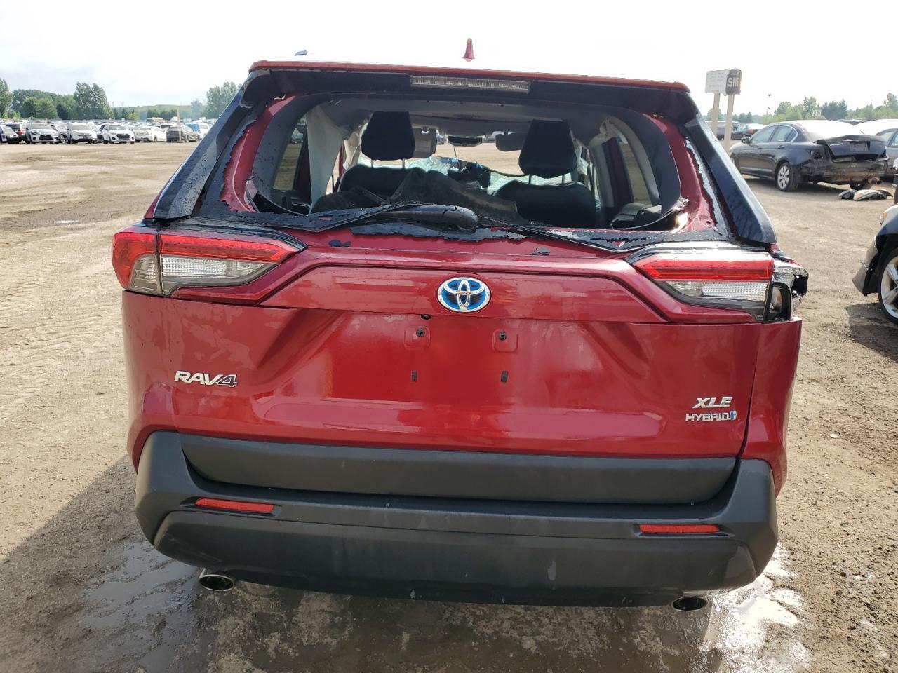 2020 TOYOTA RAV4 XLE - Image 6