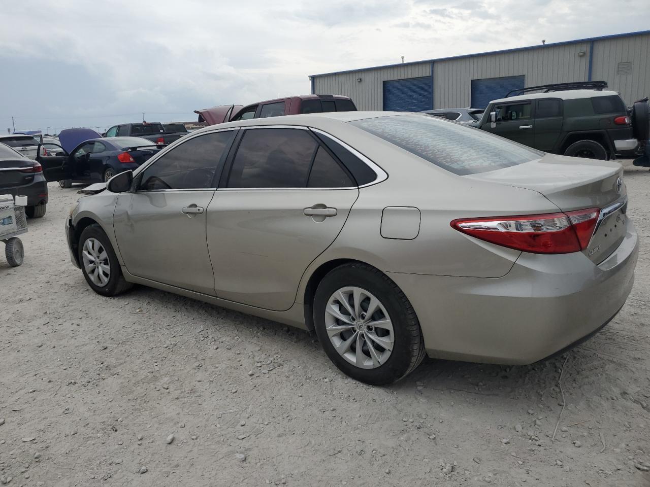 2015 TOYOTA CAMRY LE - Image 2