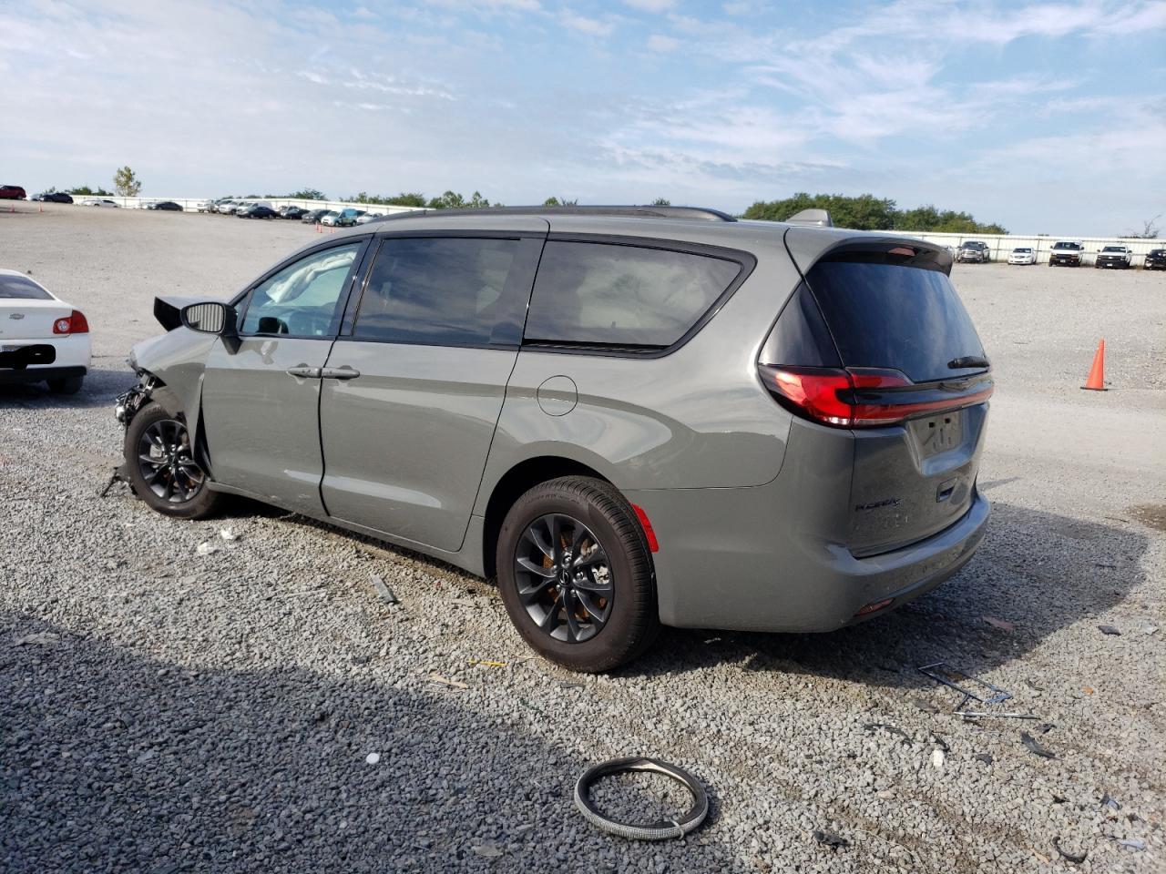 2022 CHRYSLER PACIFICA T - Image 2