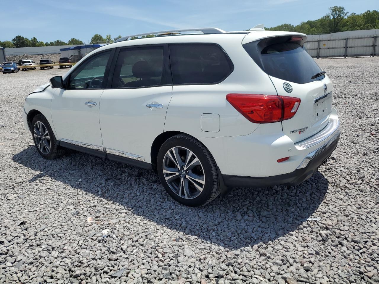 2019 NISSAN PATHFINDER - Image 2