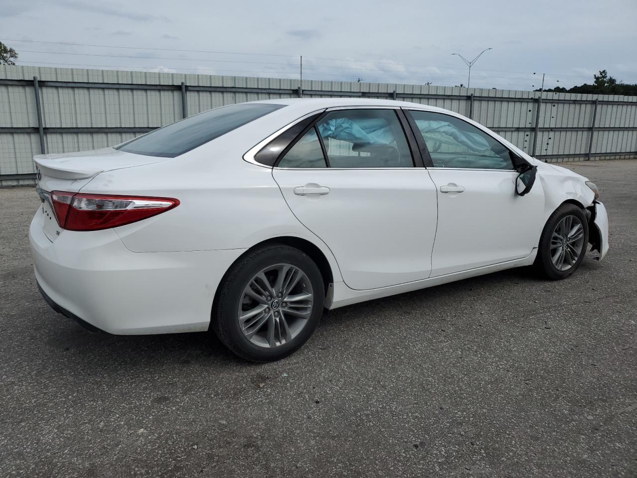 2015 TOYOTA CAMRY LE - Image 3