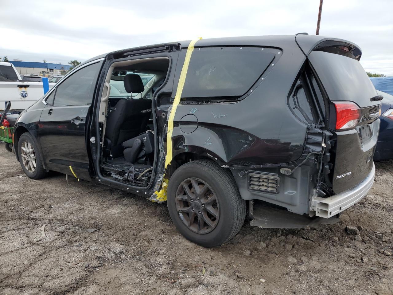 2017 CHRYSLER PACIFICA T - Image 2
