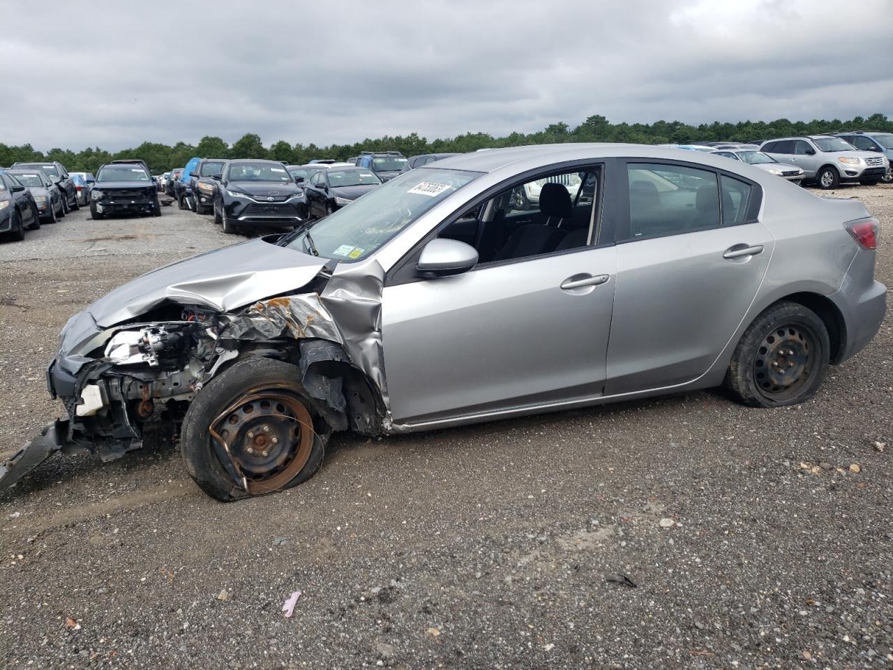 2013 MAZDA 3 I