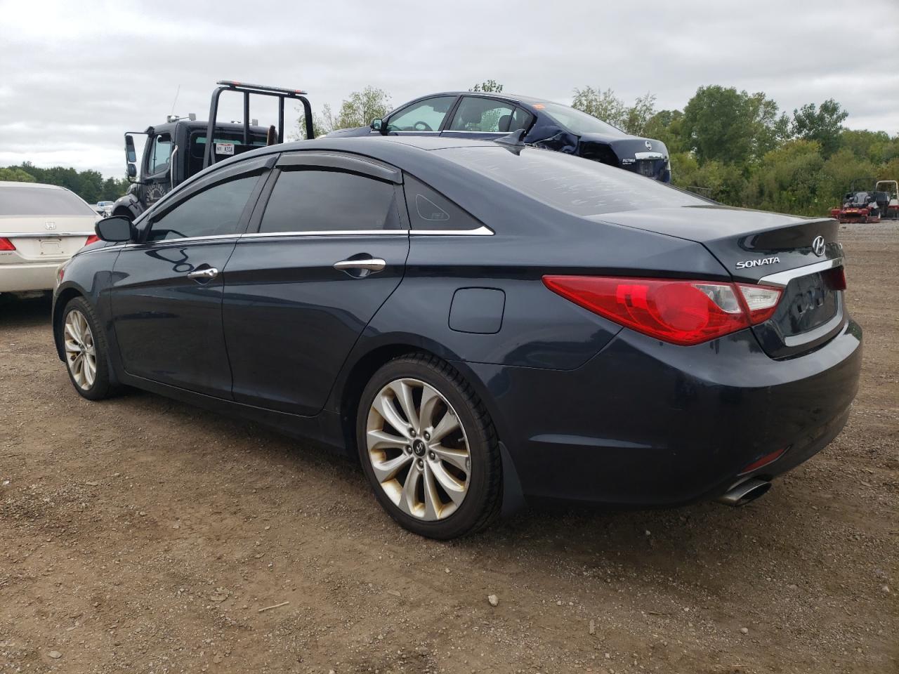 2011 HYUNDAI SONATA SE - Image 2