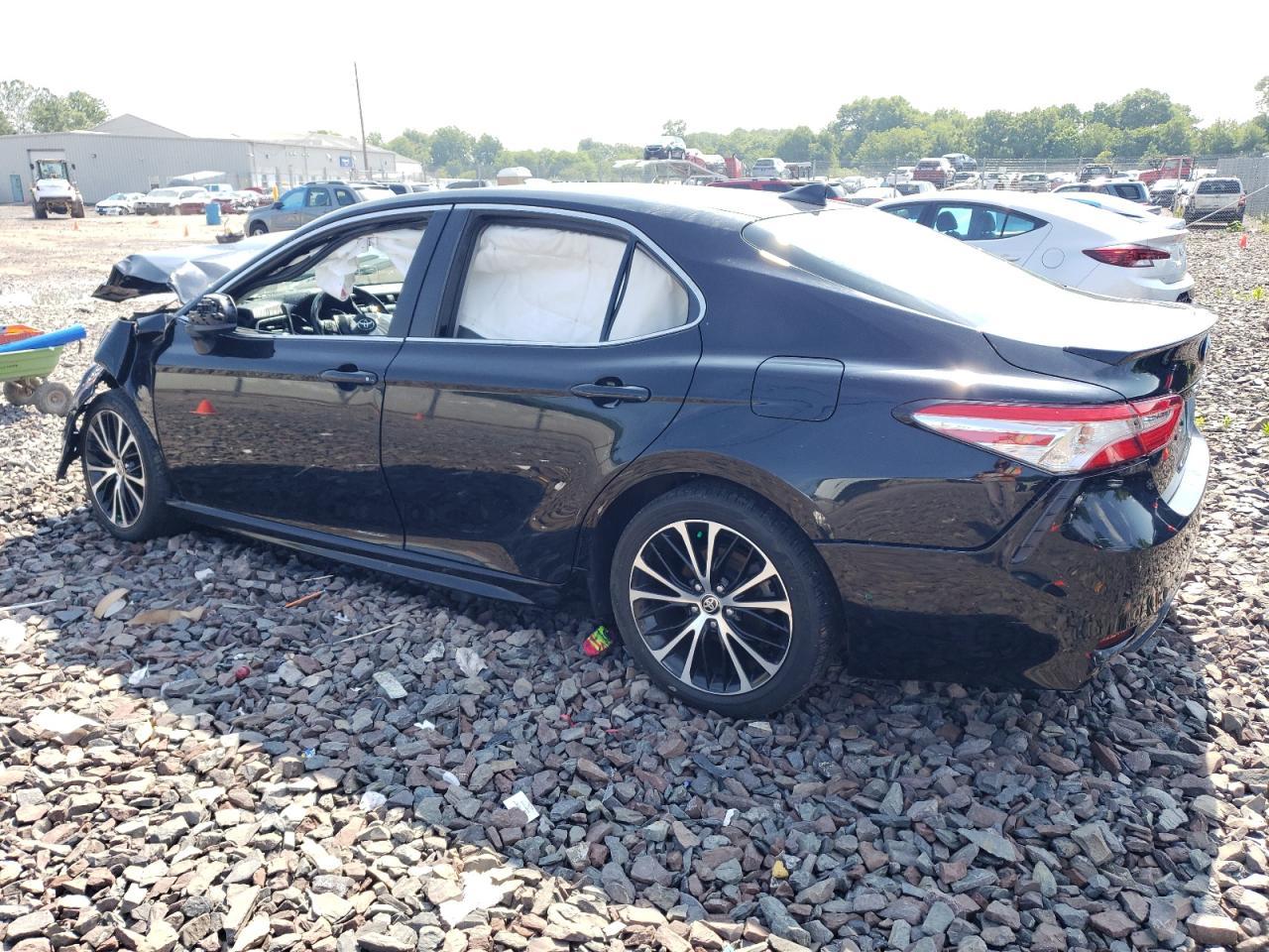 2020 TOYOTA CAMRY SE - Image 2