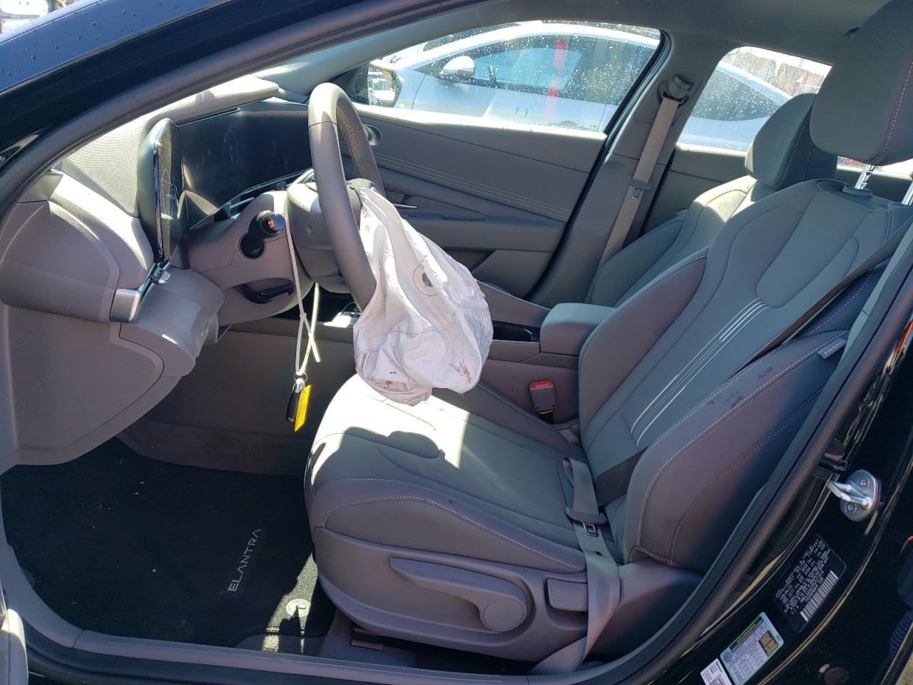 2023 HYUNDAI ELANTRA SE - Фото 7