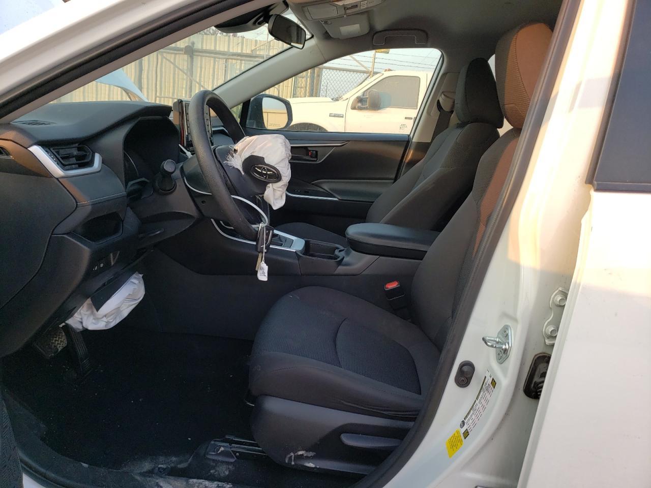 2021 TOYOTA RAV4 LE - Фото 7
