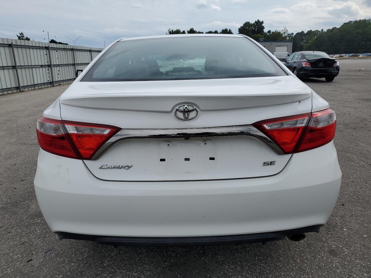 2015 TOYOTA CAMRY LE - Image 6
