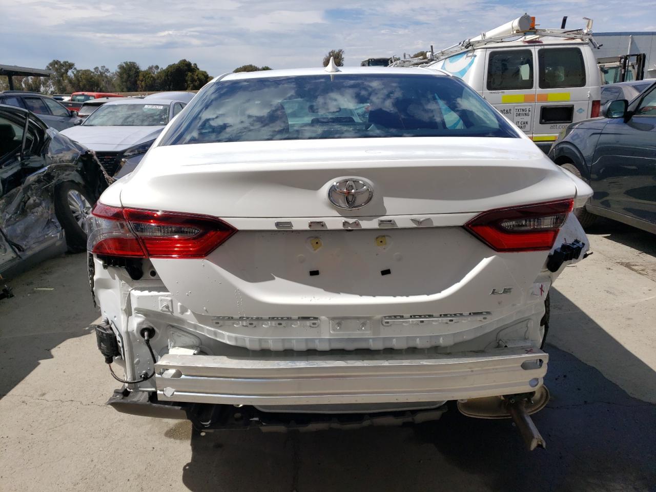 2023 TOYOTA CAMRY LE - Фото 6