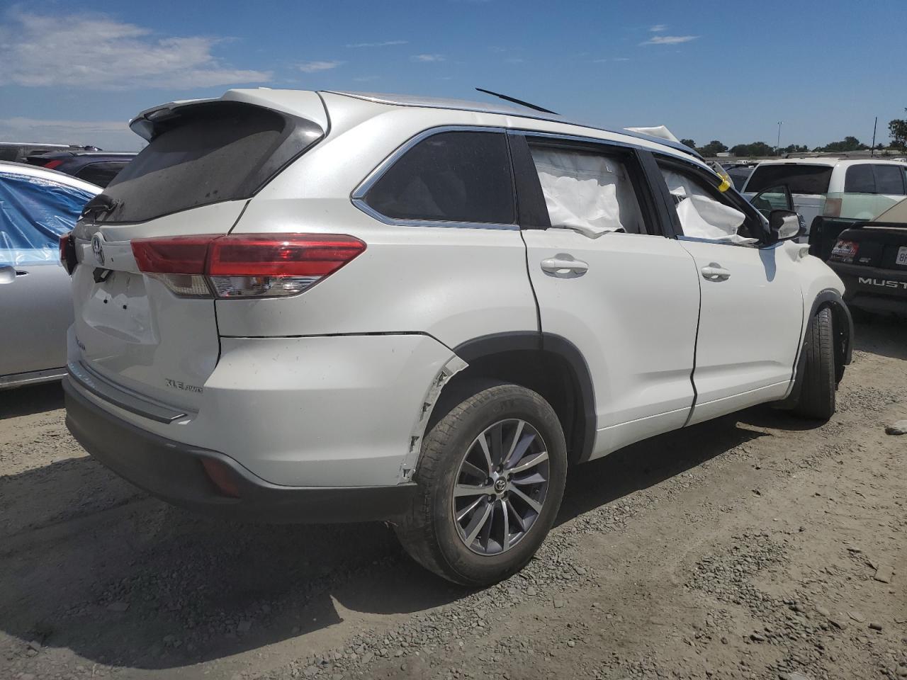 2018 TOYOTA HIGHLANDER - Фото 3