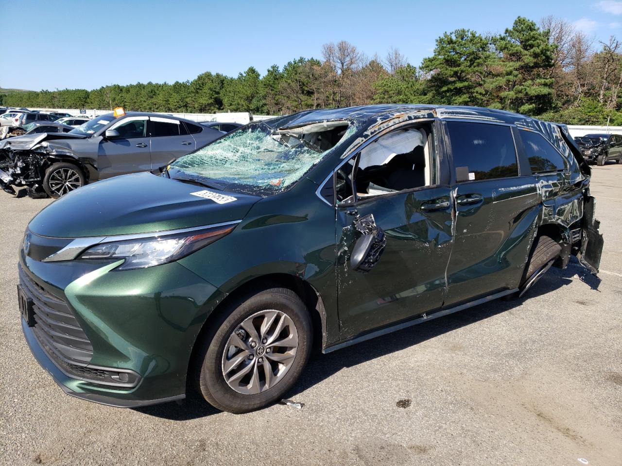 2023 TOYOTA SIENNA LE car image