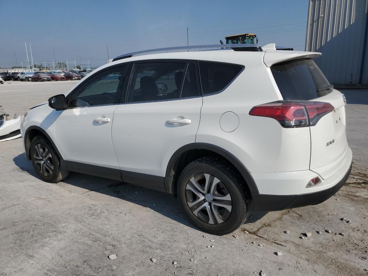 2016 TOYOTA RAV4 LE - Фото 2