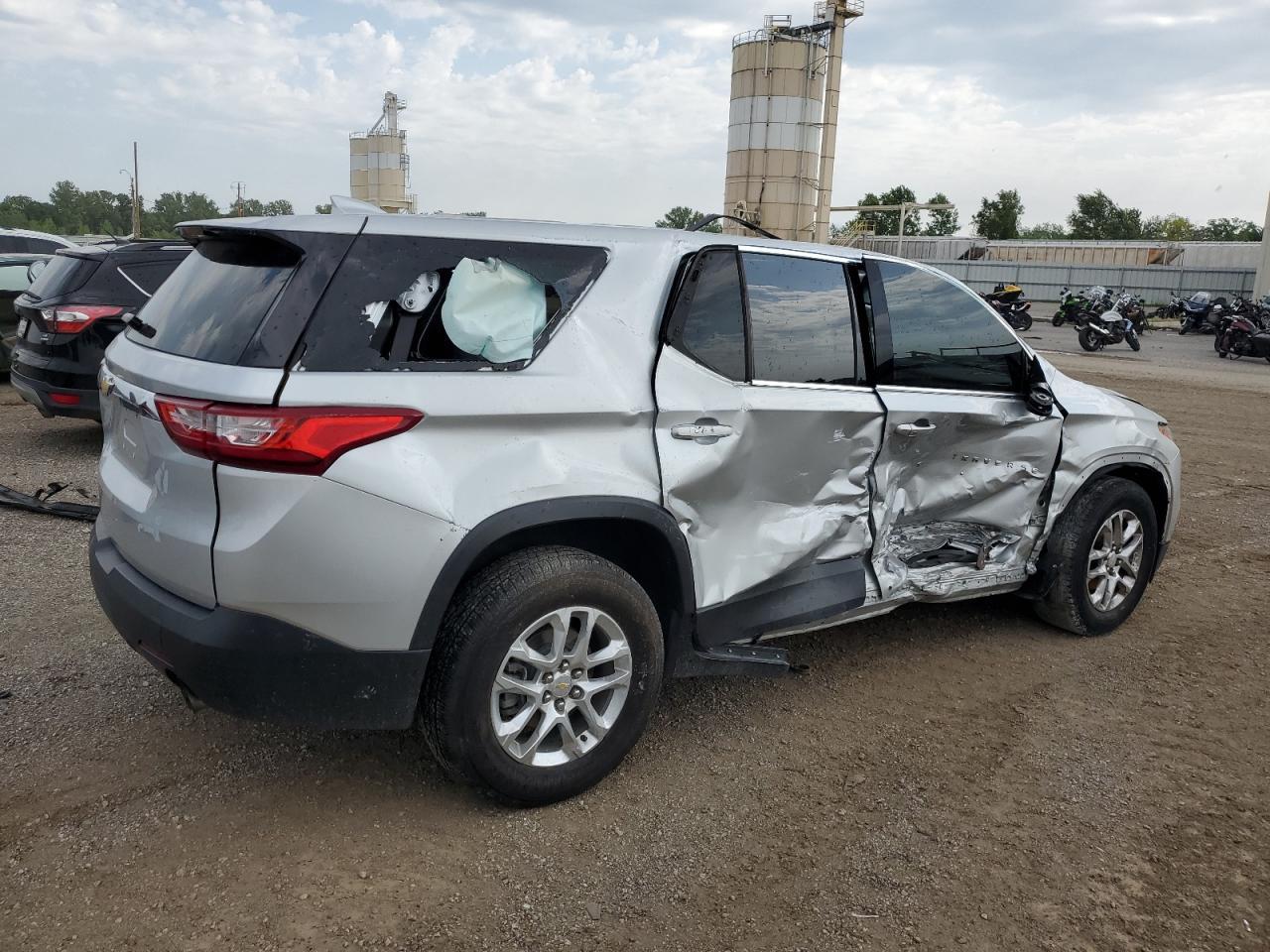2018 CHEVROLET TRAVERSE L - Фото 3