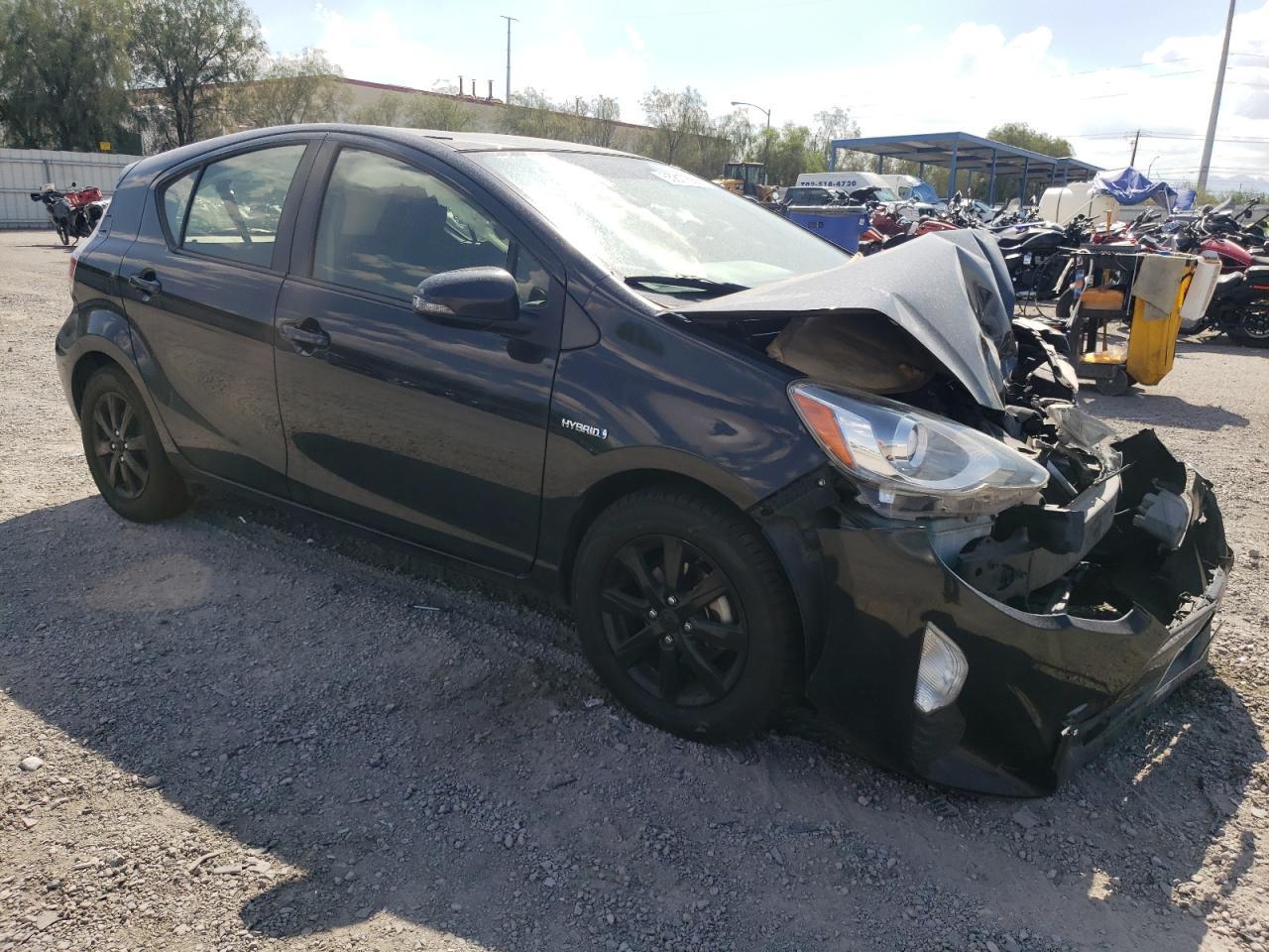 2016 TOYOTA PRIUS C - Image 4