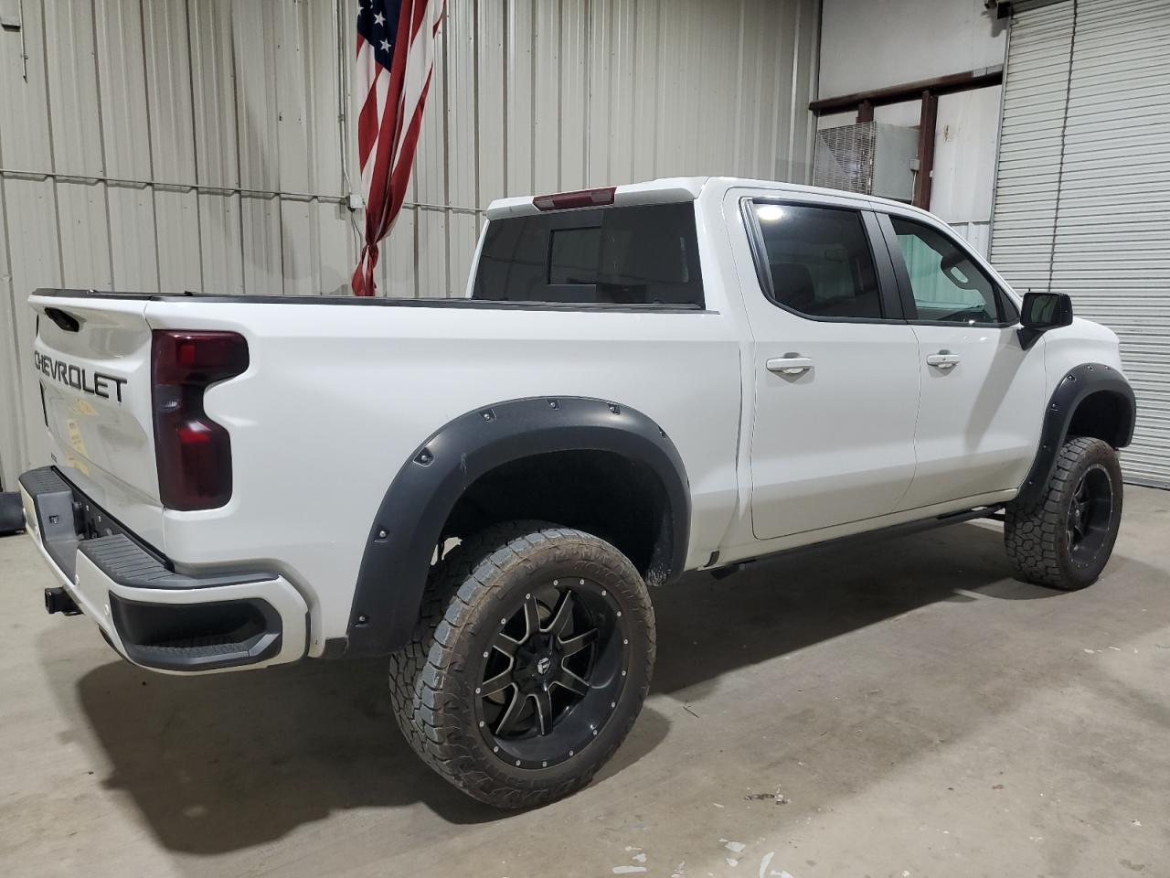 2021 CHEVROLET SILVERADO - Фото 3
