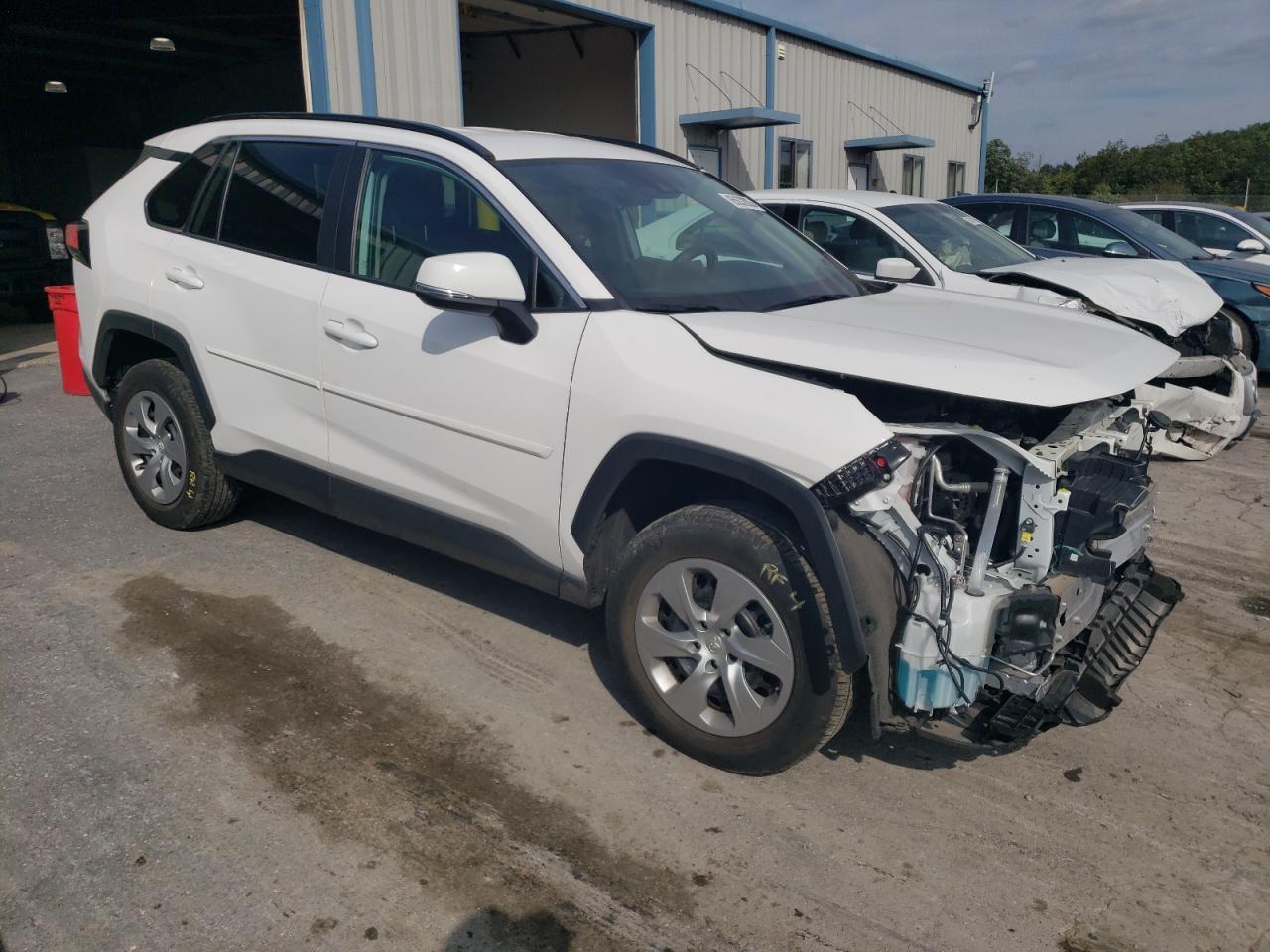 2021 TOYOTA RAV4 LE - Фото 4