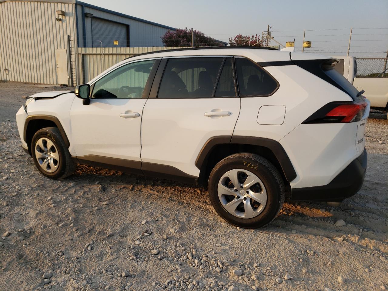 2021 TOYOTA RAV4 LE - Фото 2