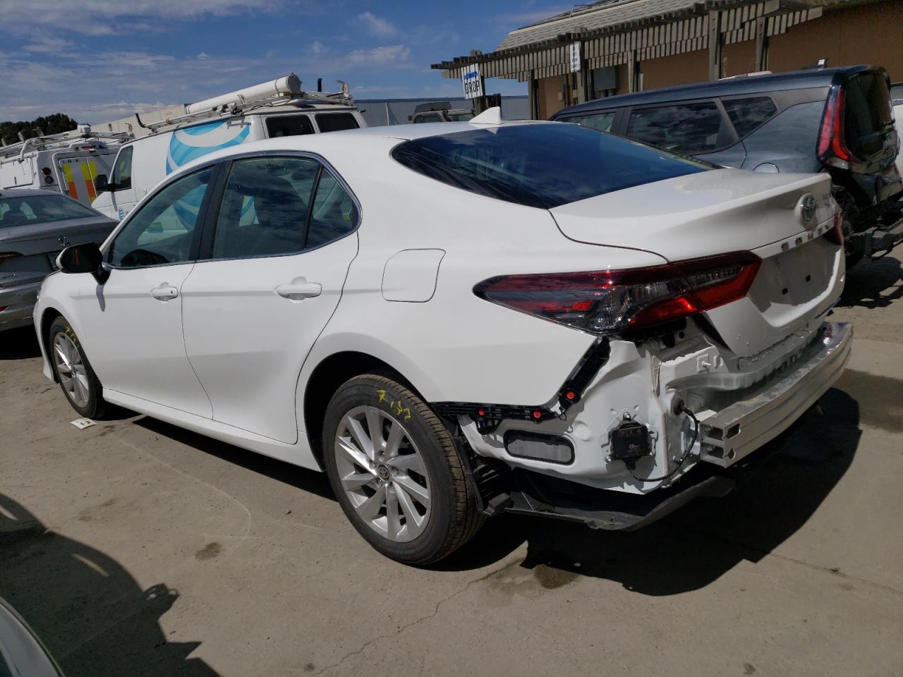 2023 TOYOTA CAMRY LE - Фото 2