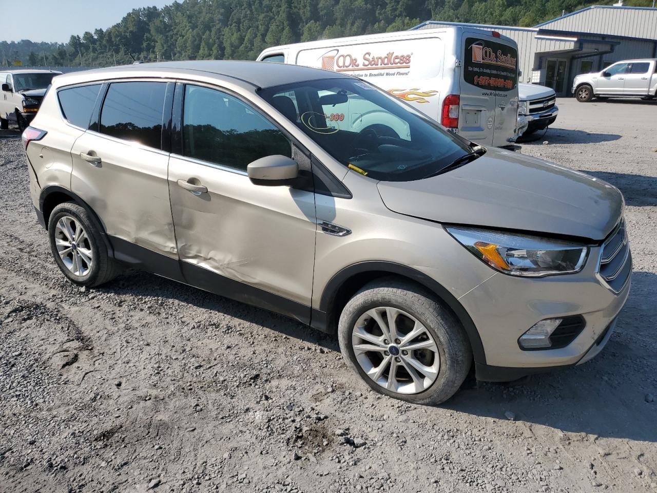 2017 FORD ESCAPE SE - Фото 4