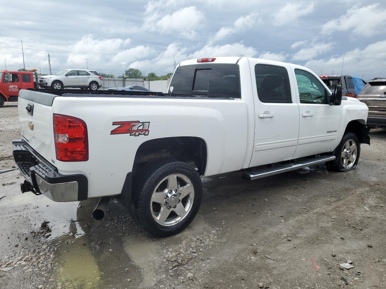 2013 CHEVROLET SILVERADO - Image 3