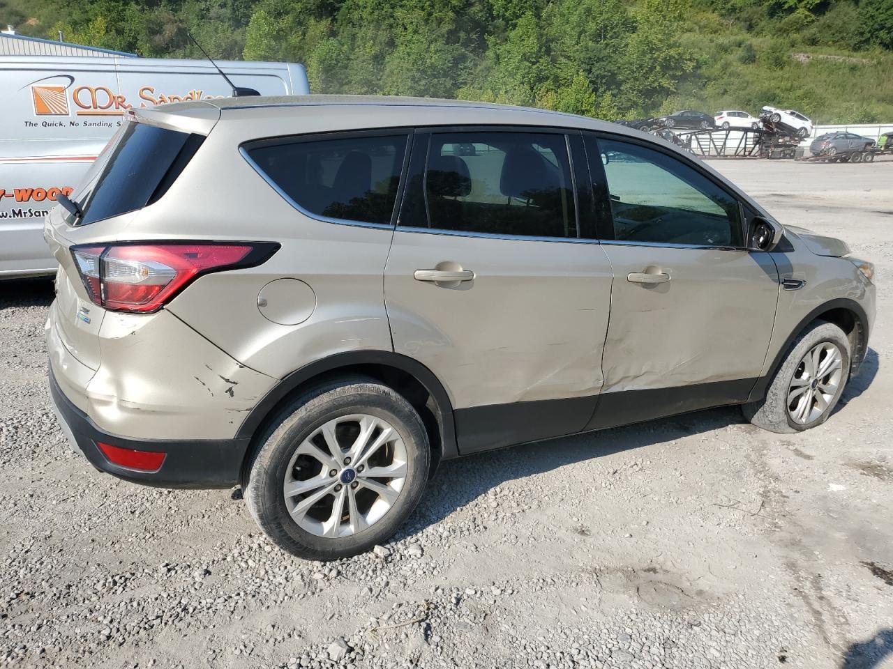 2017 FORD ESCAPE SE - Фото 3