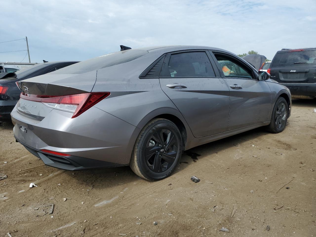 2023 HYUNDAI ELANTRA SE - Image 3