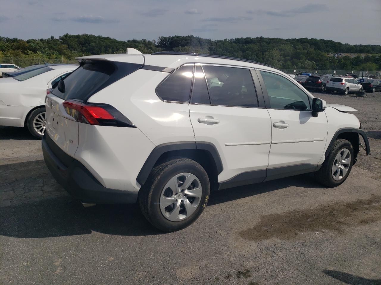 2021 TOYOTA RAV4 LE - Фото 3