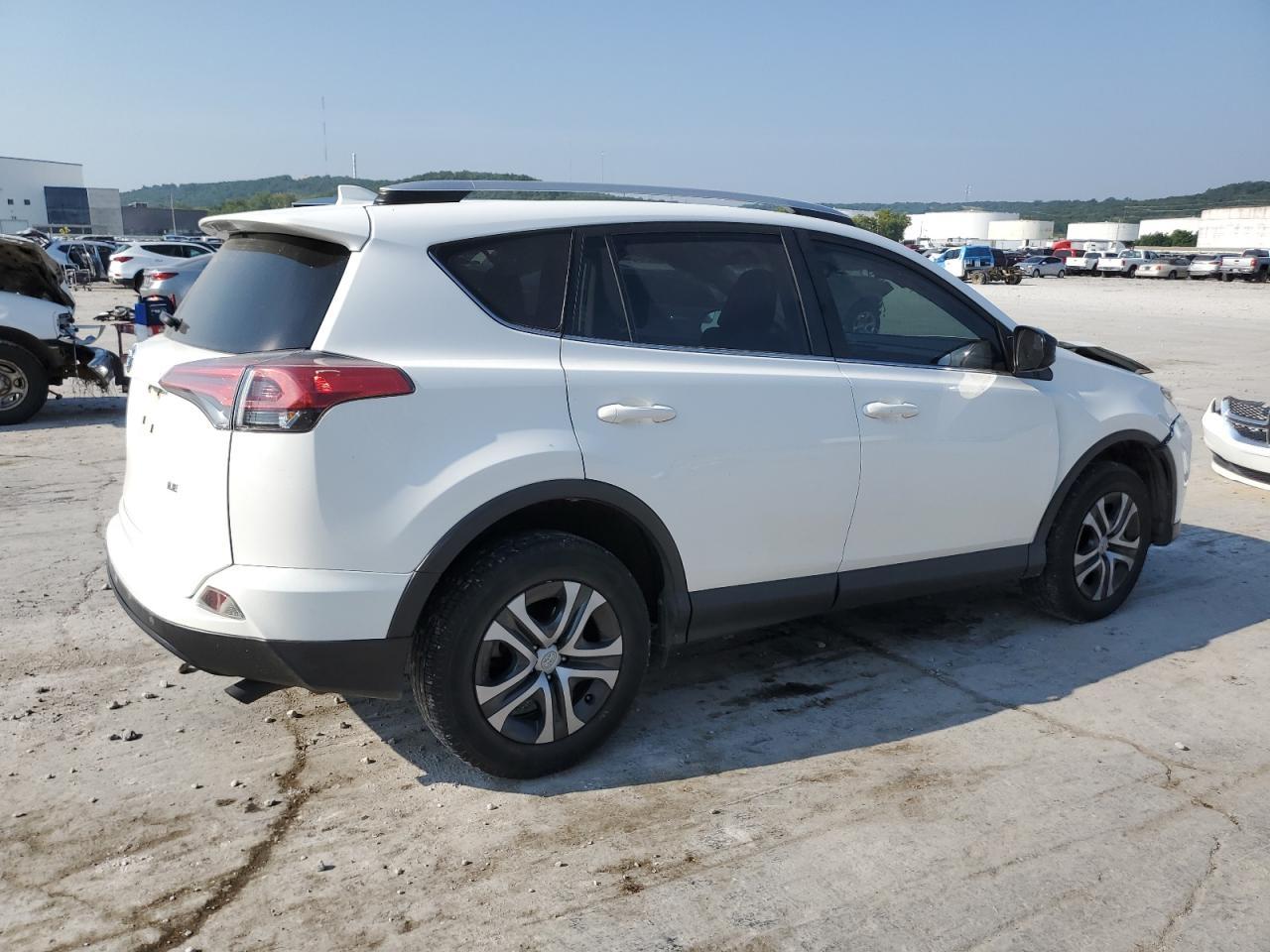 2016 TOYOTA RAV4 LE - Фото 3