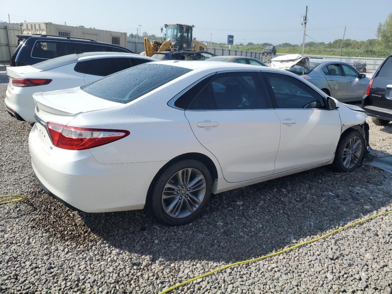 2016 TOYOTA CAMRY LE - Фото 3