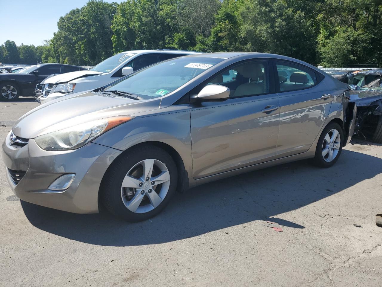 2013 HYUNDAI ELANTRA GL
