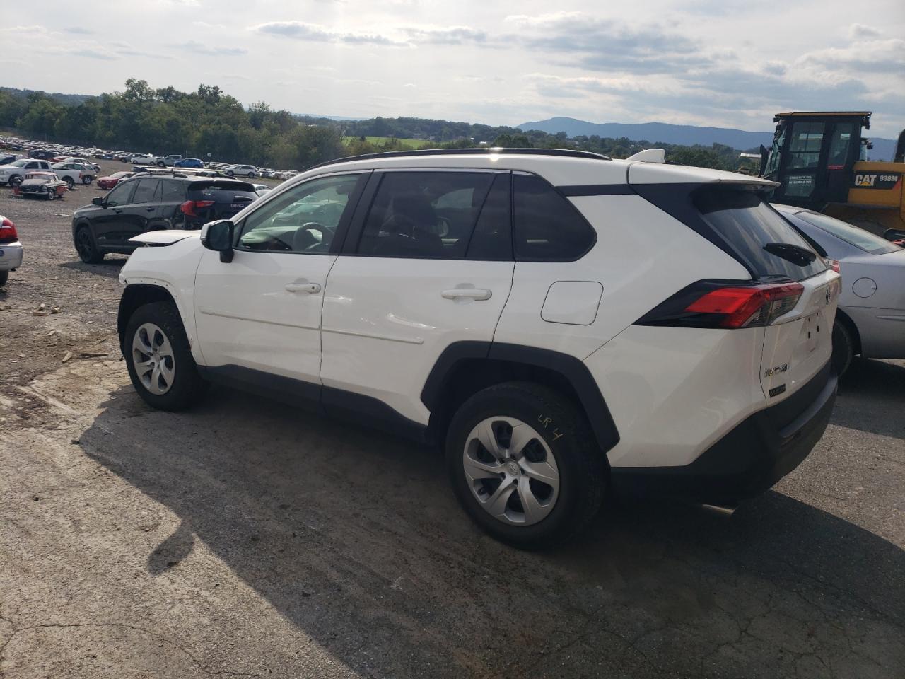 2021 TOYOTA RAV4 LE - Фото 2