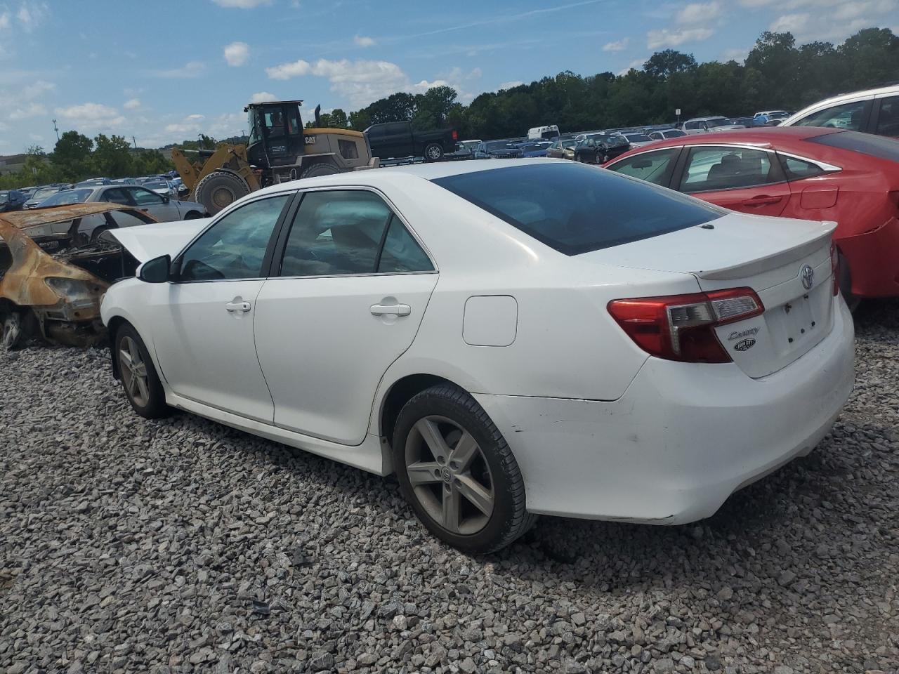 2013 TOYOTA CAMRY L - Фото 2