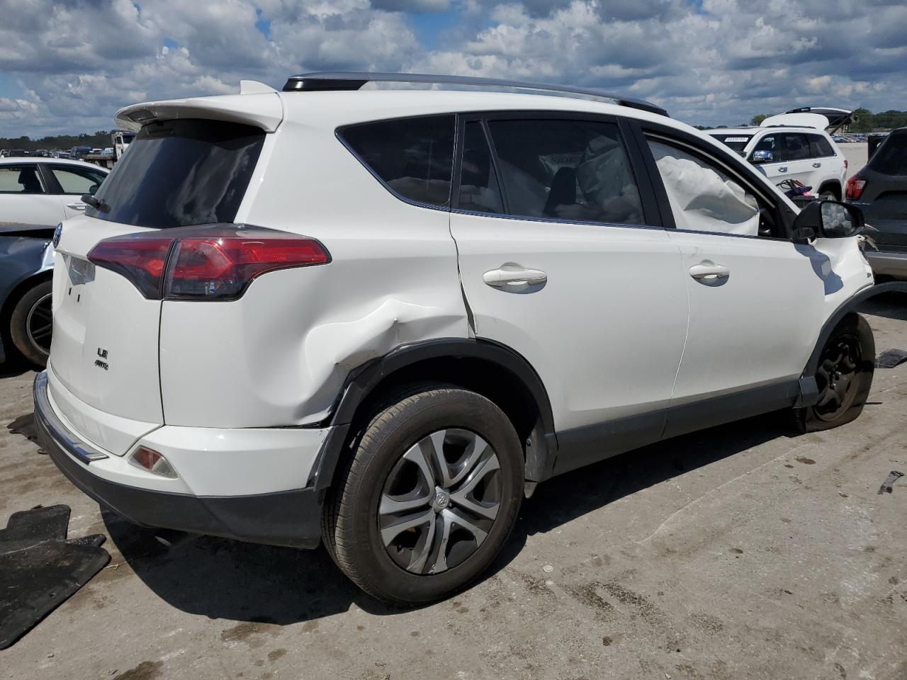 2018 TOYOTA RAV4 LE - Image 3