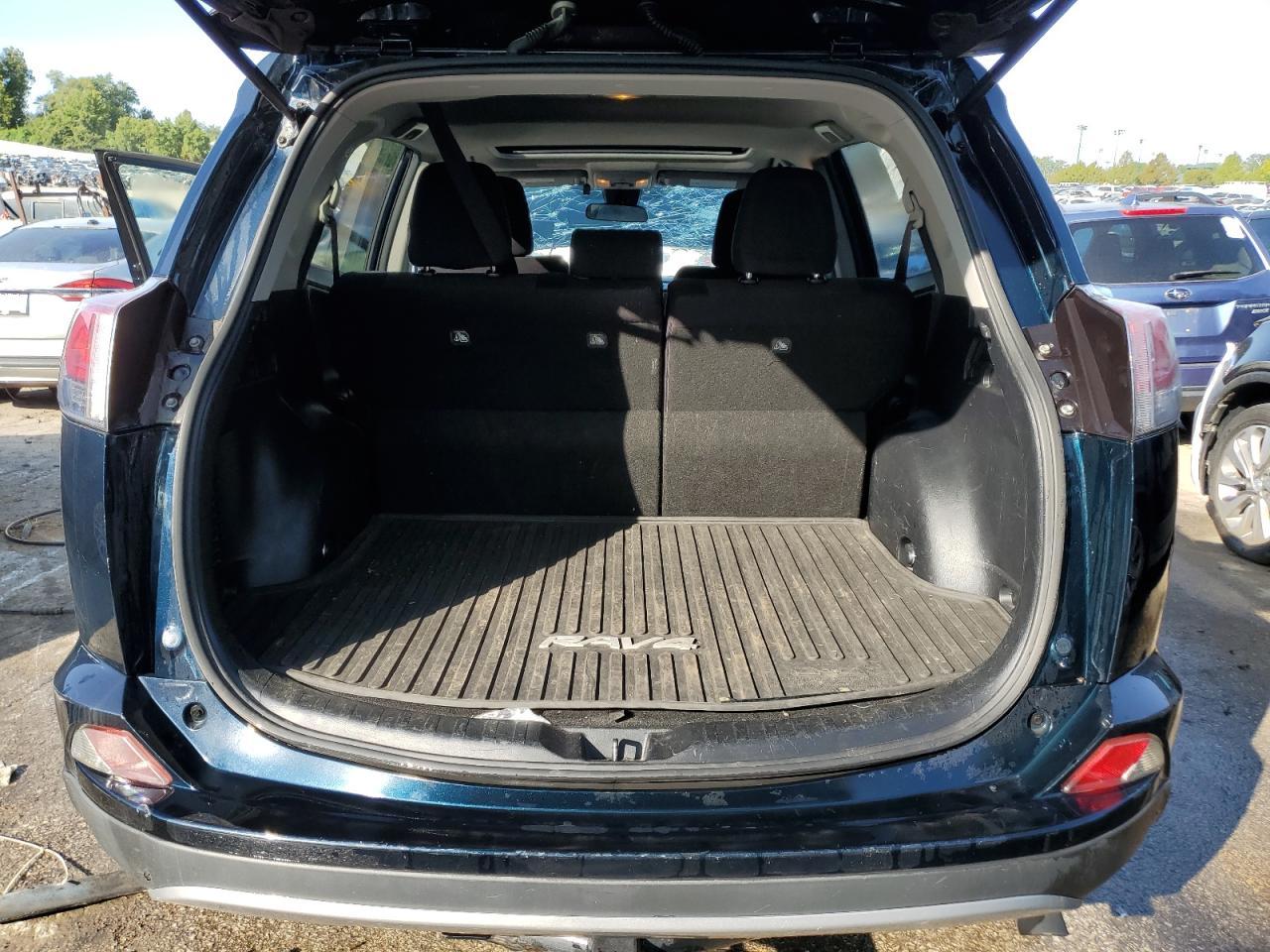 2017 TOYOTA RAV4 XLE - Image 6