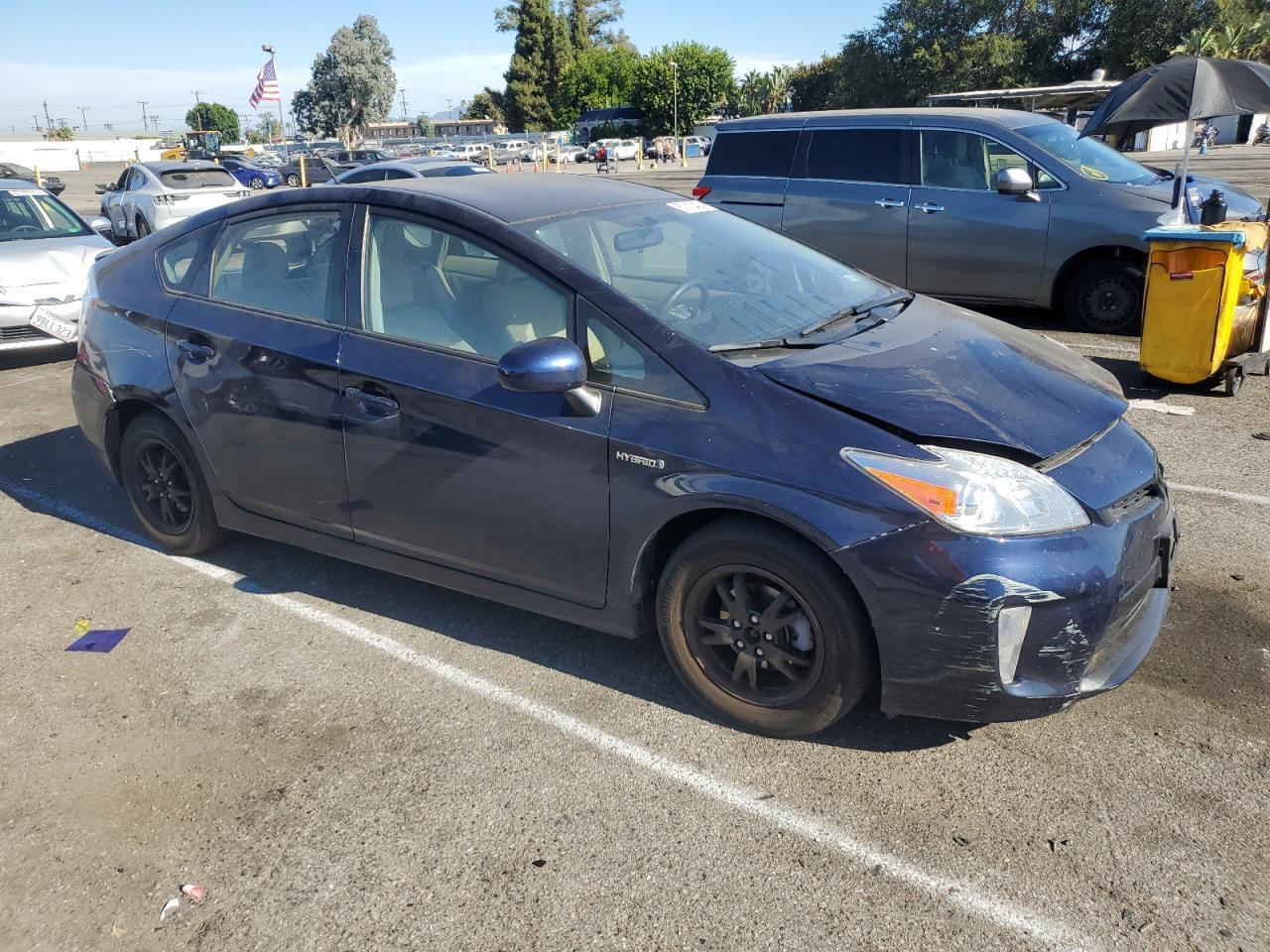 2015 TOYOTA PRIUS - Image 4
