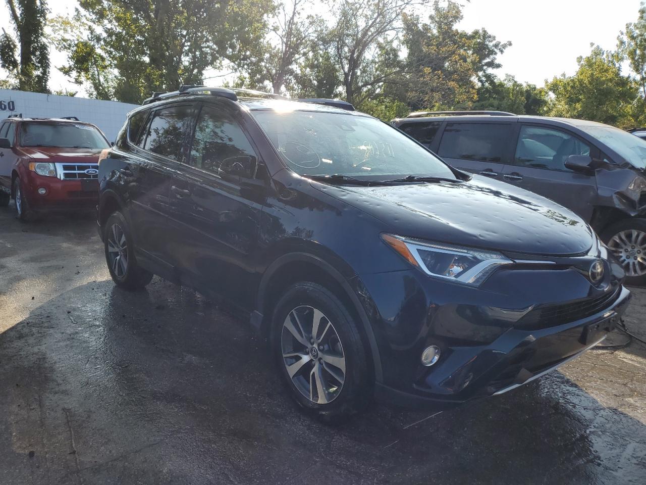 2017 TOYOTA RAV4 XLE - Image 4