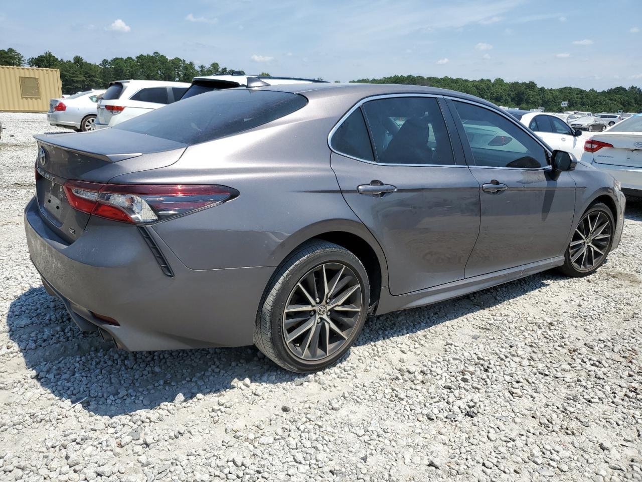 2021 TOYOTA CAMRY SE - Фото 3