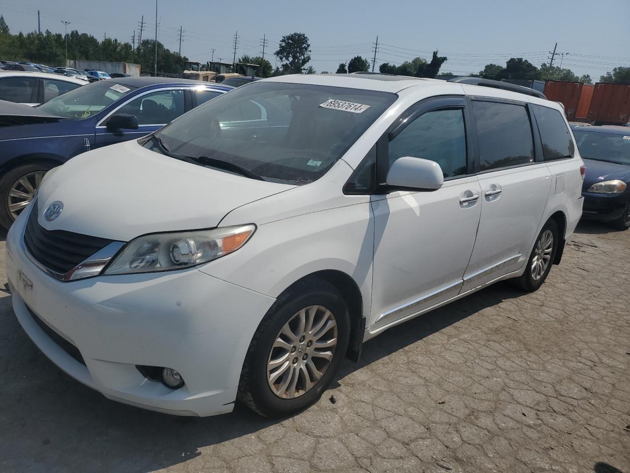 2013 TOYOTA SIENNA XLE