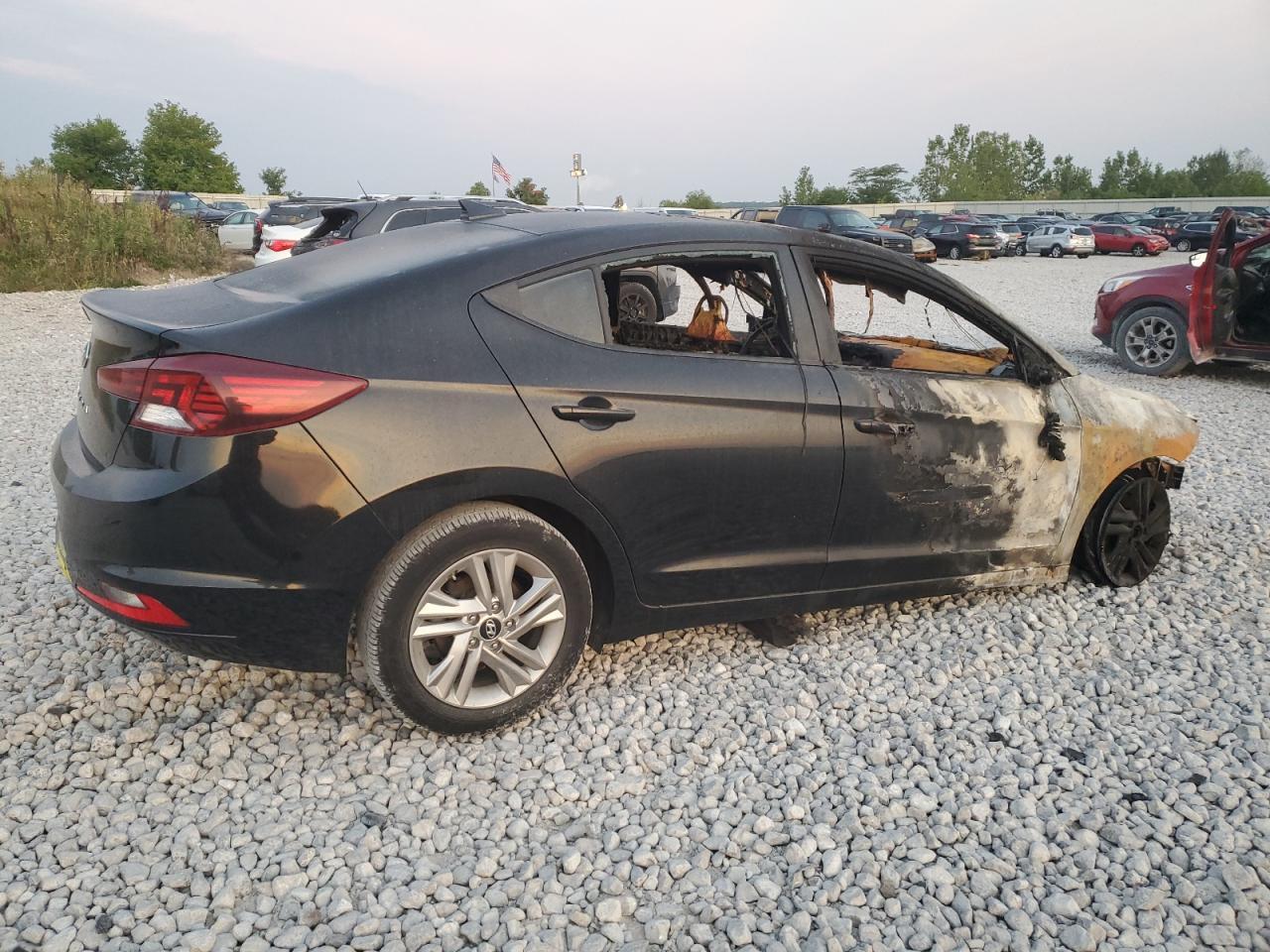 2019 HYUNDAI ELANTRA SE - Image 3