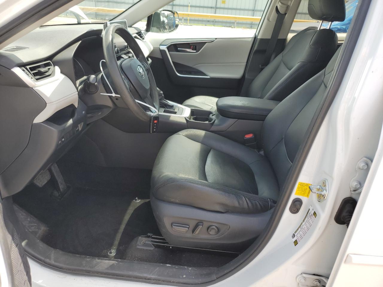 2020 TOYOTA RAV4 XLE - Фото 7