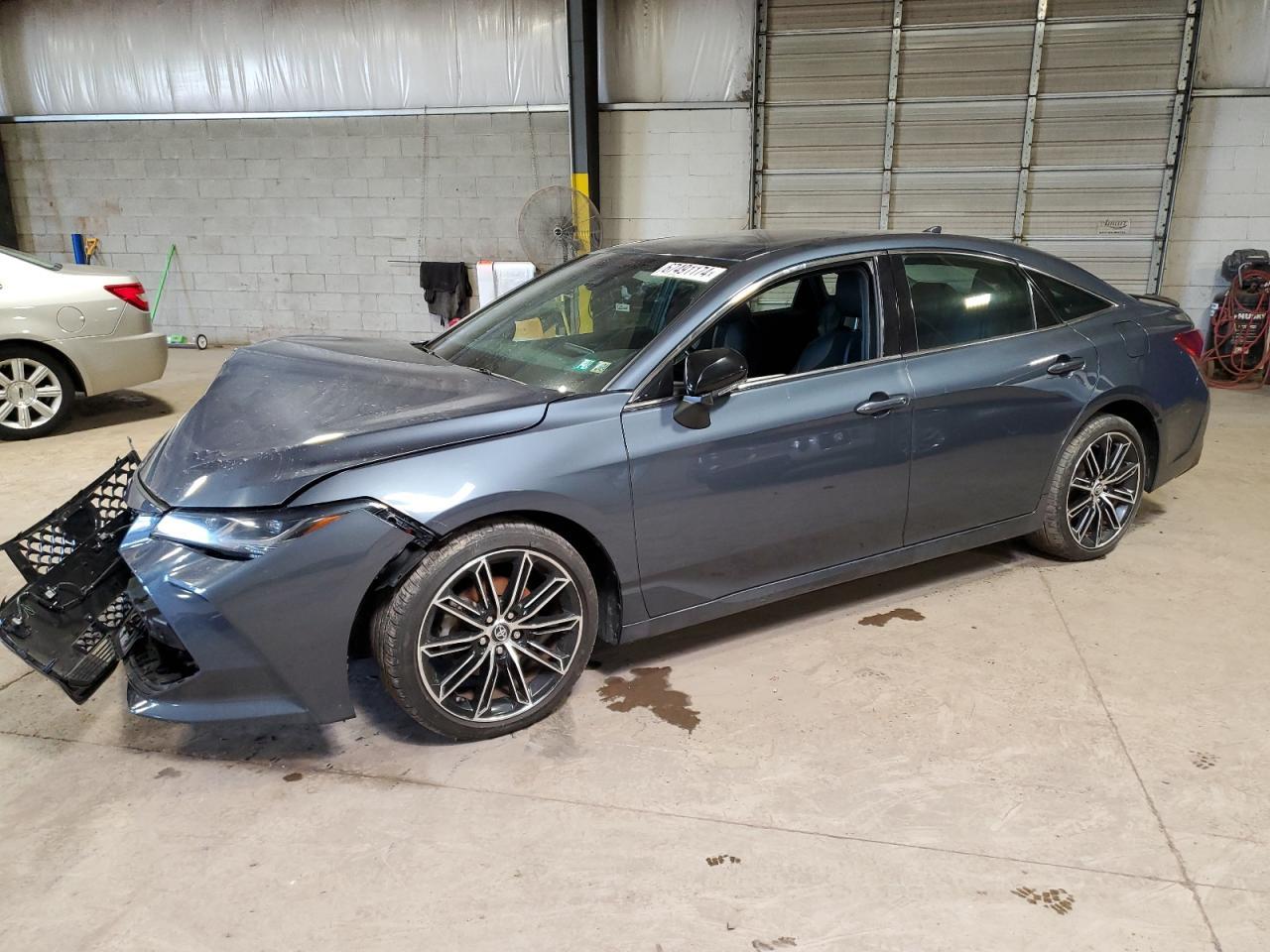 2019 TOYOTA AVALON XLE