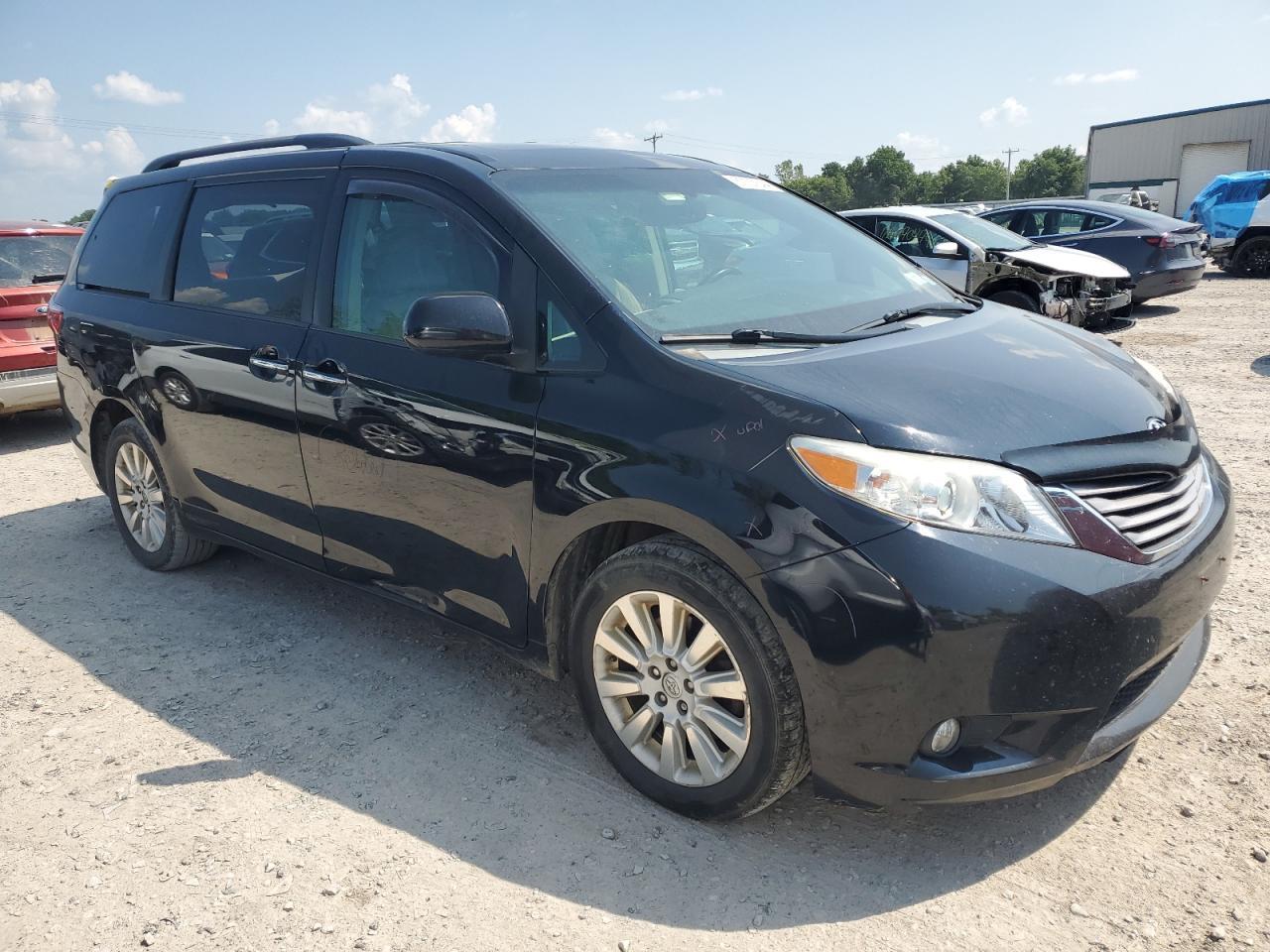 2015 TOYOTA SIENNA XLE - Фото 4