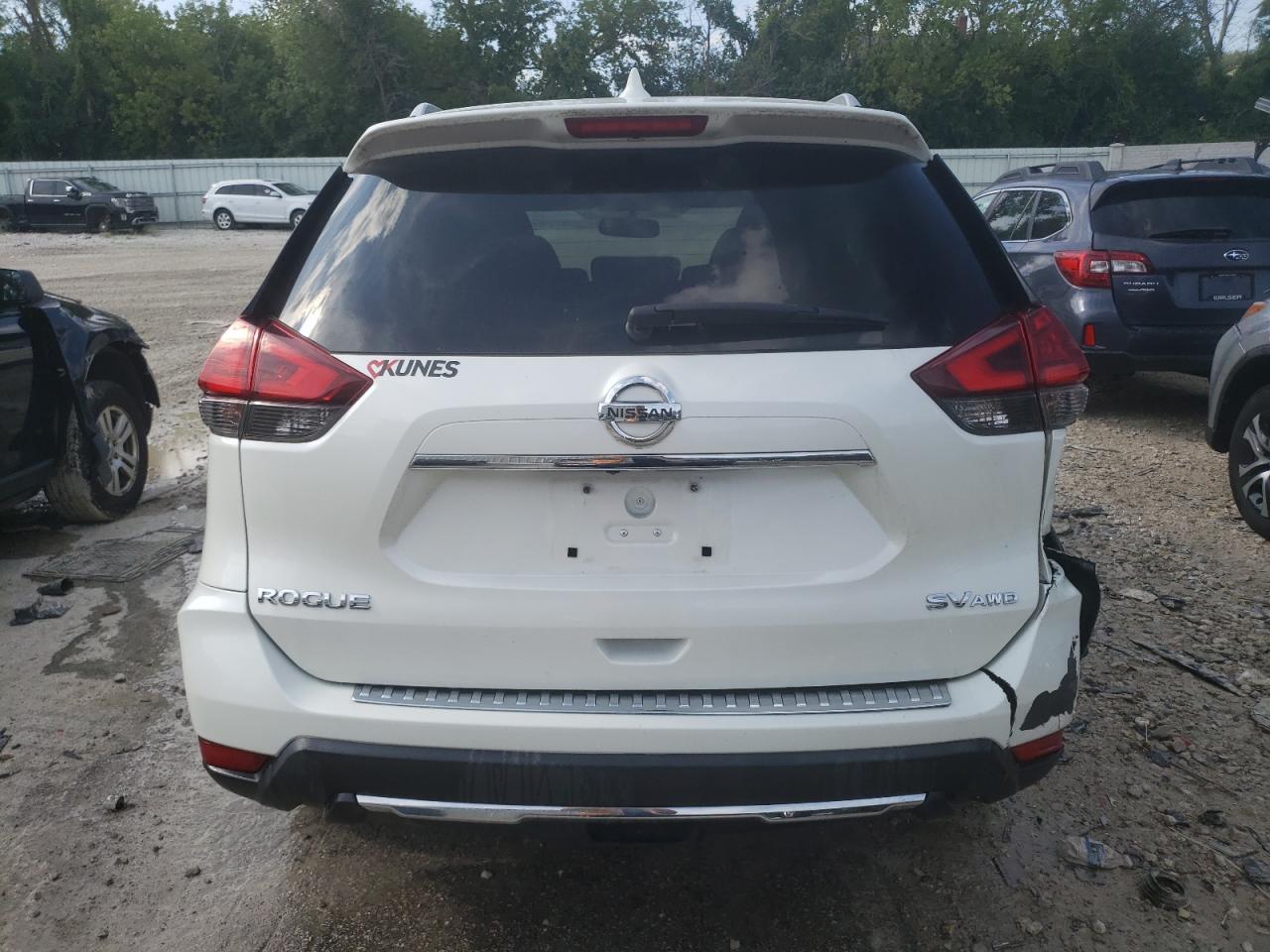 2017 NISSAN ROGUE SV - Image 6