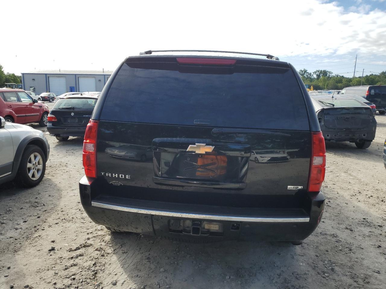 2011 CHEVROLET TAHOE K150 - Фото 6