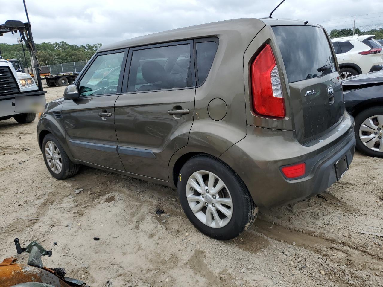 2013 KIA SOUL + - Image 2